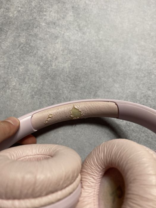 Навушники JBL.