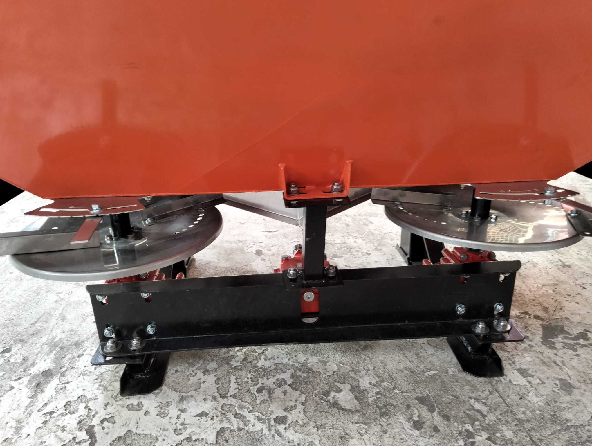 Rozsiewacz dwutalerzowy  400L DEMAROL