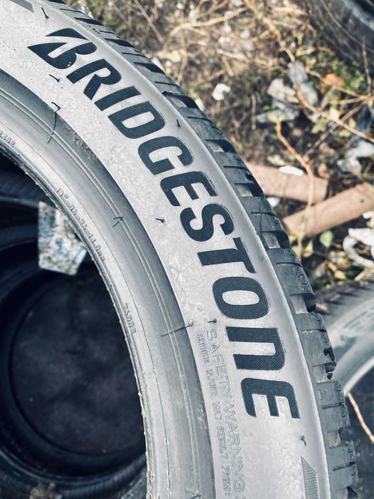 Шини 215 50 R18 bridgestone 2023 рік 90%