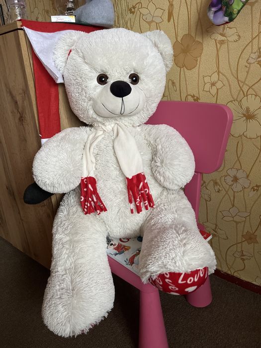 Велика мʼяка іграшка ведьмідь