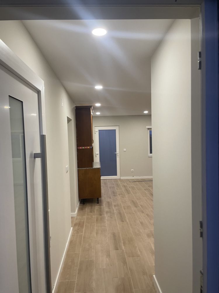 Alugo apartamento t2 completamente remodelado.