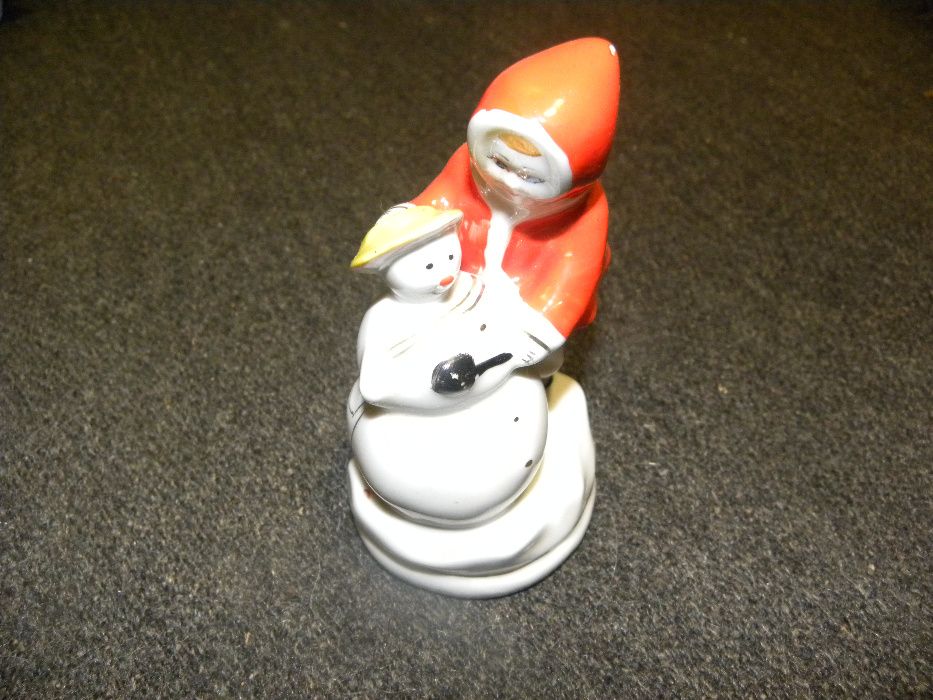 Фарфоровая статуэтка" Ребенок со снеговиком".