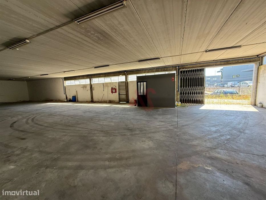 Armazém Industrial para arrendar com 356,50 m² em Manhente, Barcelos