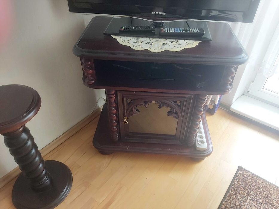 Segment z narożnikiem , komodą i stolik pod telewizor