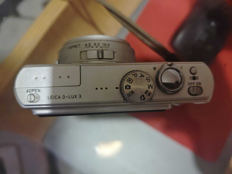 Leica D-Lux 3 + Panasonic Lumix DMC-LZ10