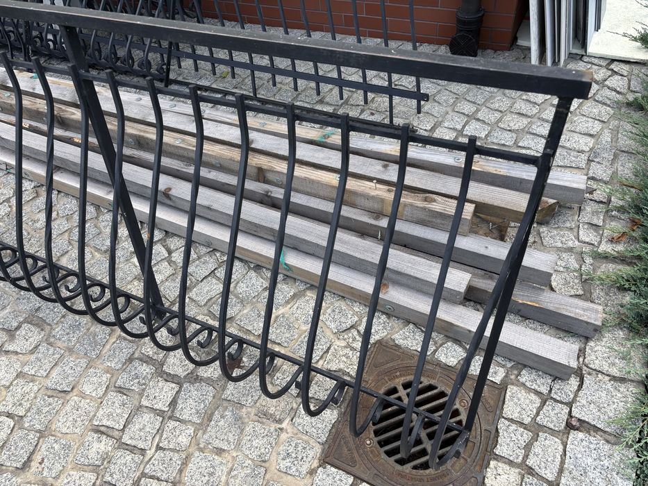Elegancka barierka / balustrada na balkon stalowa spawana.