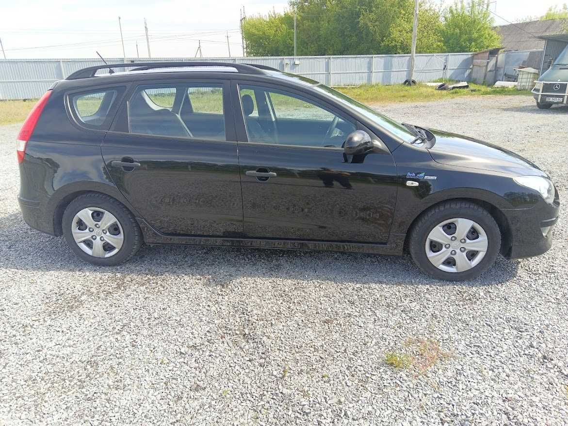 авто HYUNDAI I30