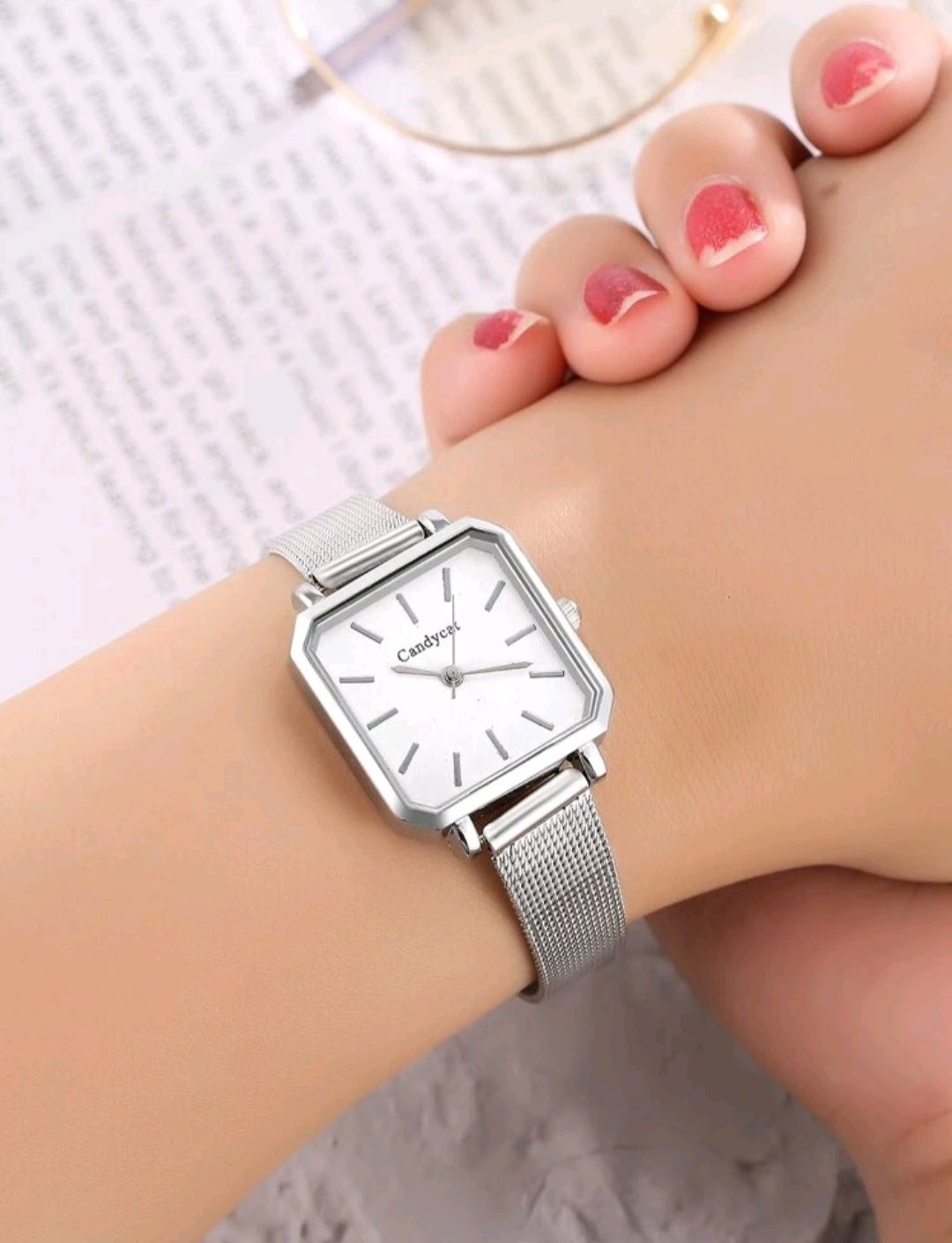 Zegarek damski kwarcowy srebrny
