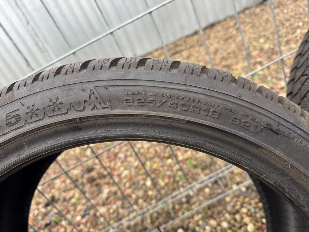 Opny zimowe 225/40 R18 firmy Dunlop