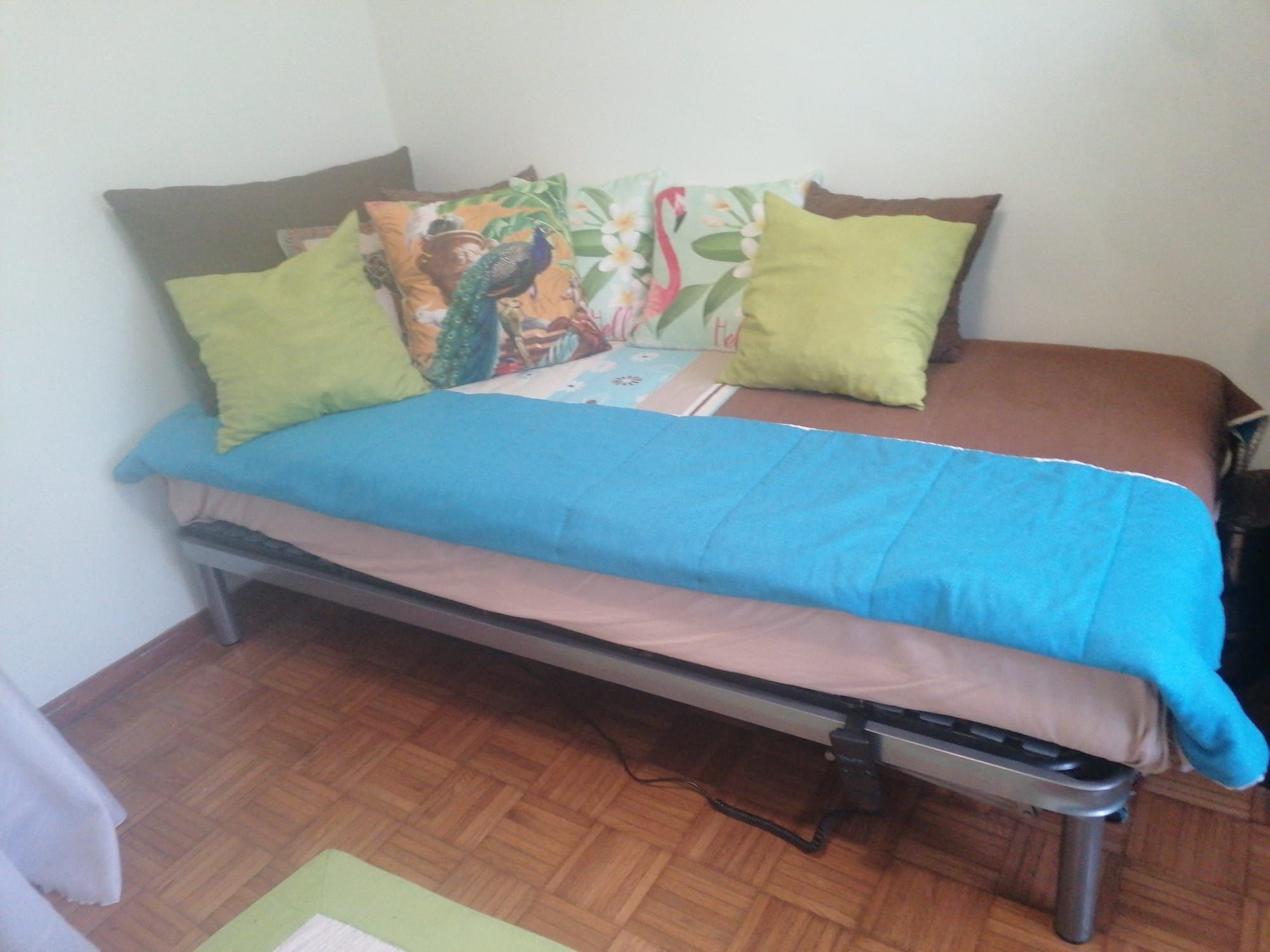 Cama articulada com colchão como nova com comando