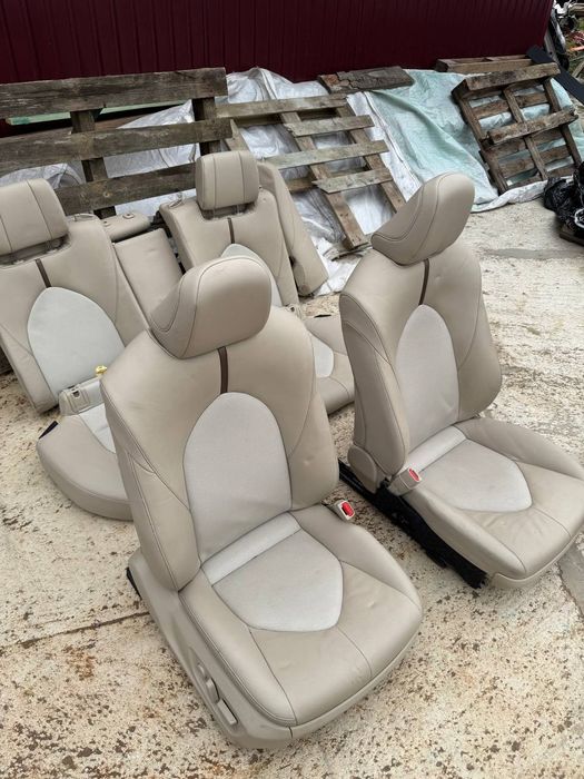 Салон шкіряний задній електропакет на Toyota Camry70 17-24 року
