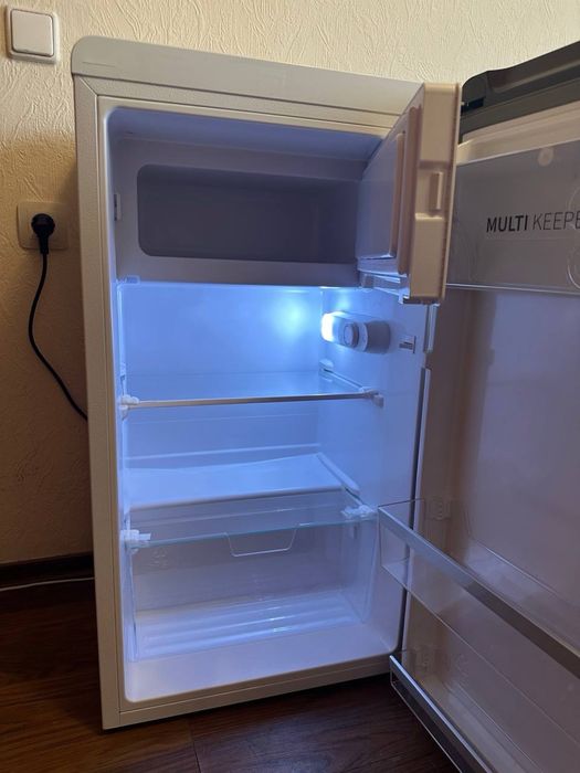 Однокамерний холодильник Hisense RR106D4CWE (82 л)