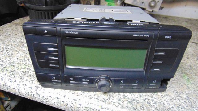 Kwi4 Radio odtwarzacz CD mp3 odbiornik skoda octavia II wysyłka