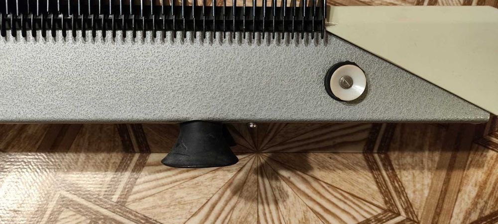 Продам вязальную машинку АDA  производство Польша