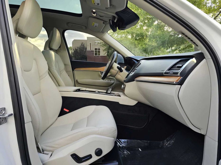 Volvo XC90      2021