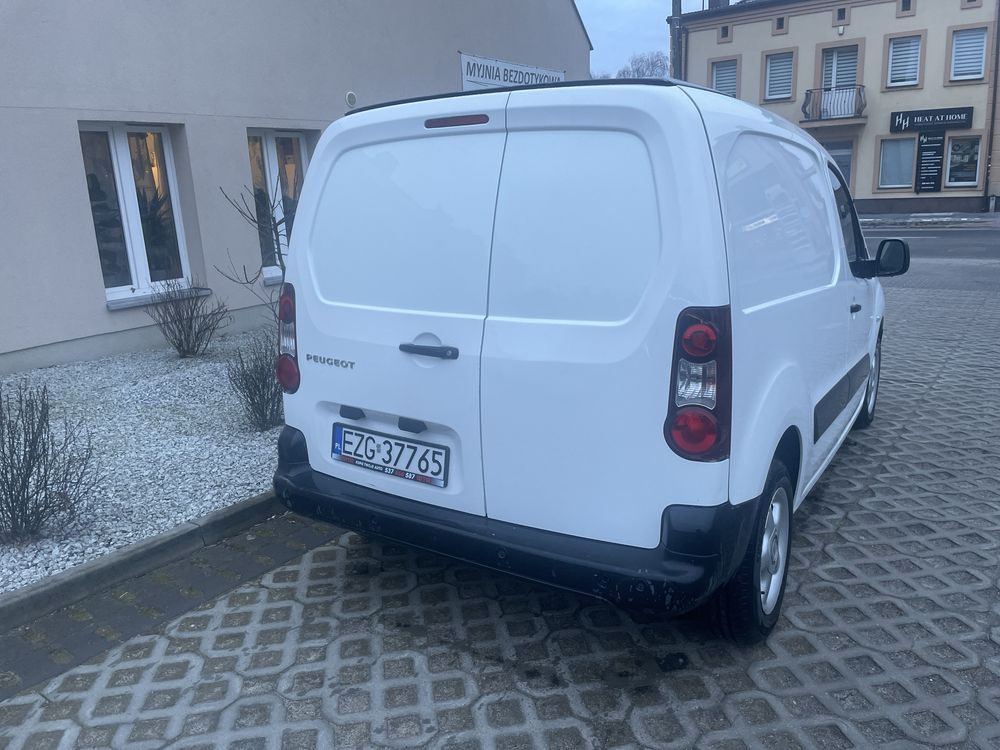 Idealny Peugeot Partner/Berlingo Nawigacja klima