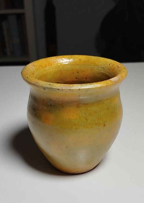 Nieduże naczynie - wazon lub czarka, wyjątkowy kolor