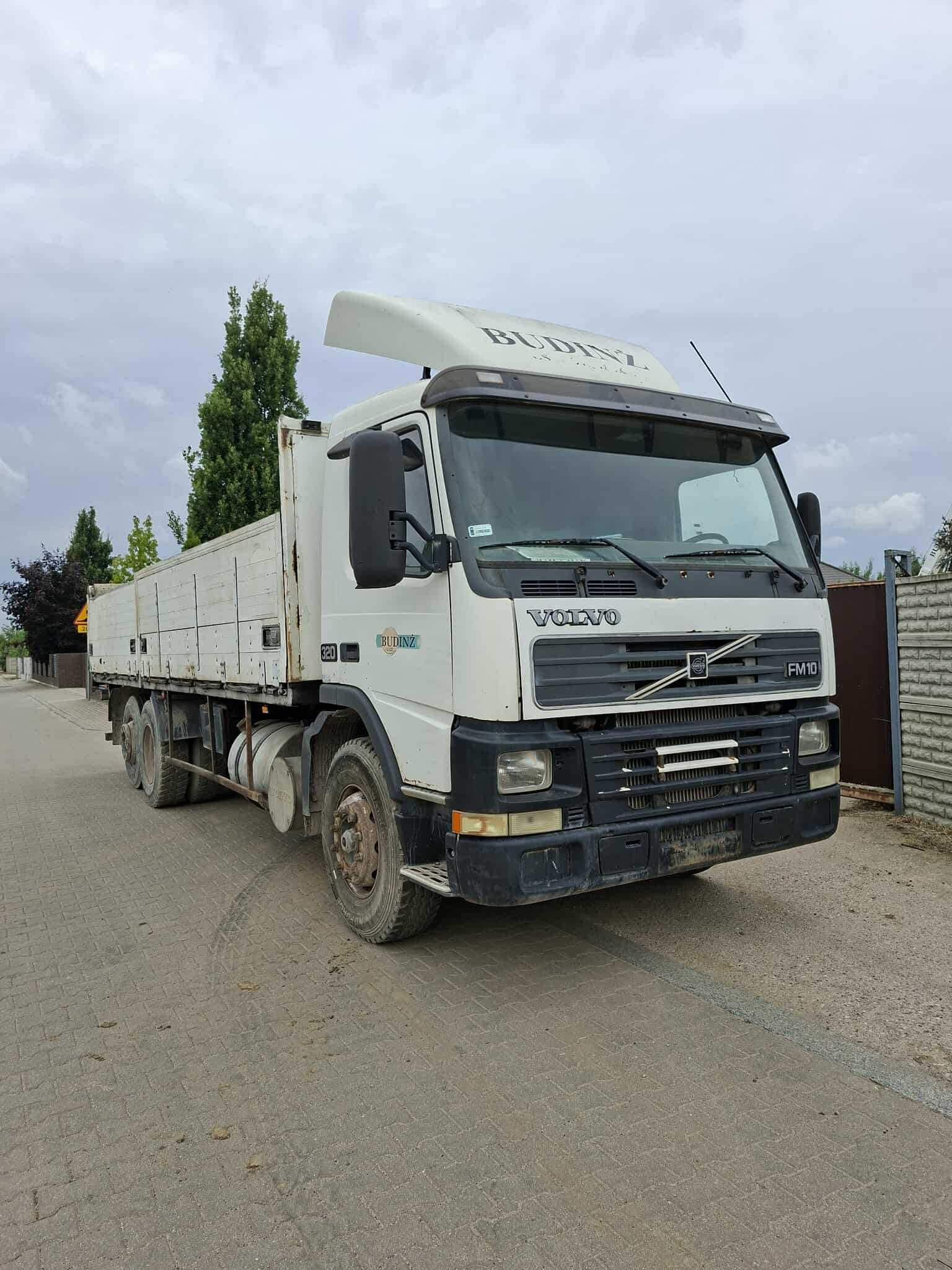 VOLVO  FM 10 samochód skrzyniowy z FV