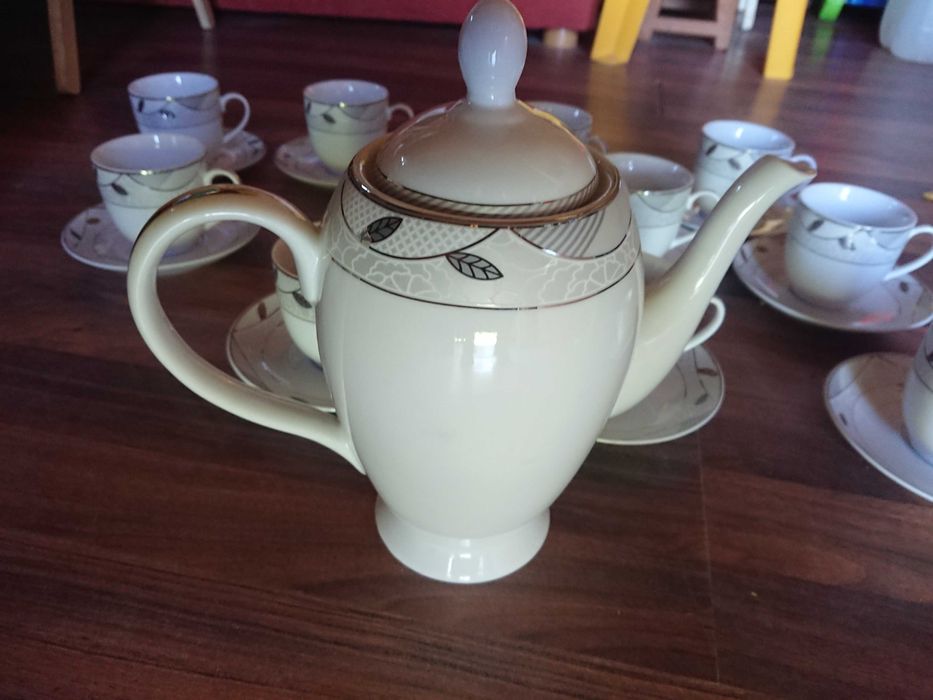 Zestaw kawowy porcelana Chodzież 11 filiżanki i talerzyki dzbanek