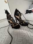 Buty wiazane na obcasie