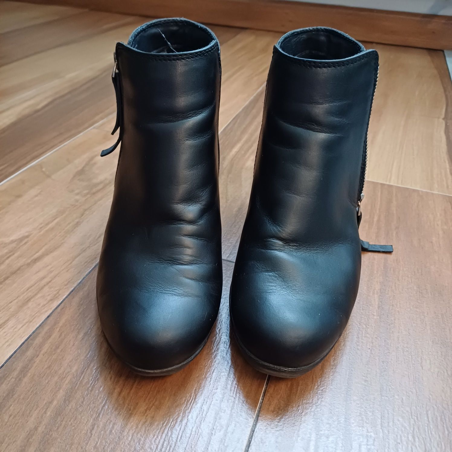 Czarne botki na obcasie  Tamaris r 38