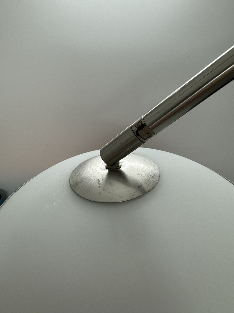 Lampa podłogowa z granitową podstawą