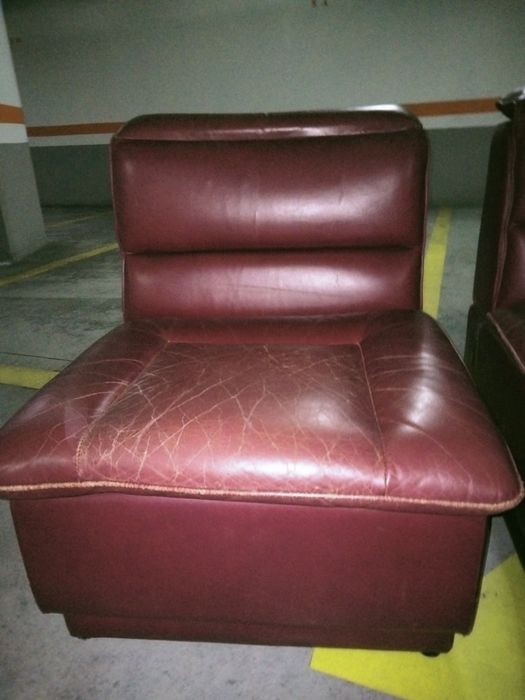 Cadeiroes / sofás vintage em pele bordeaux