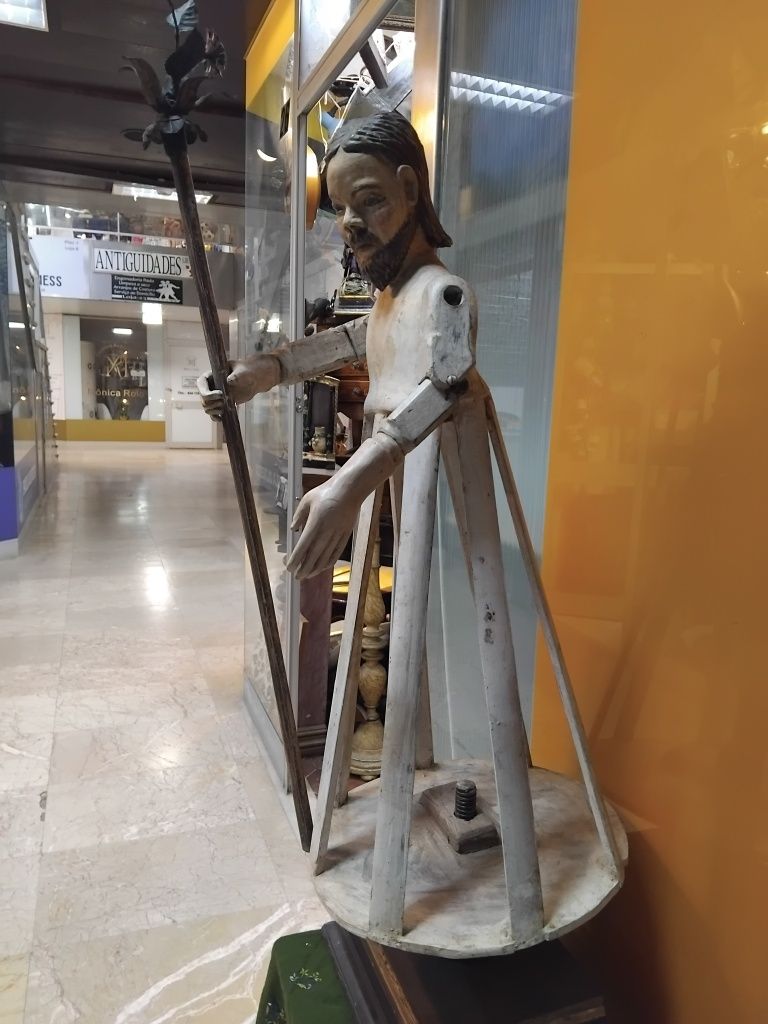 Santo de roca em madeira articulada  séc XIX