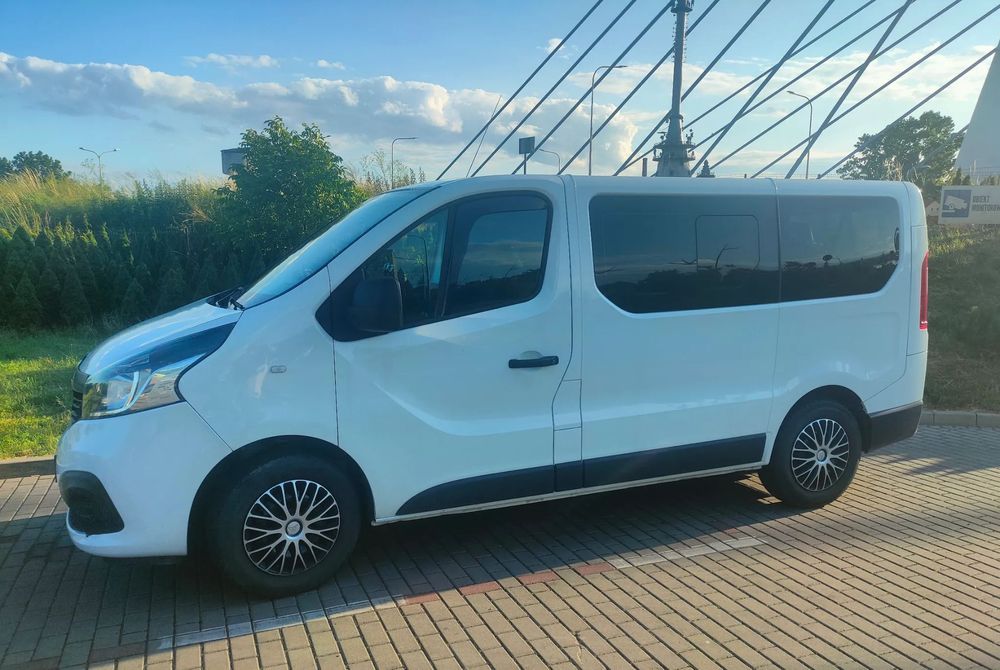 Renault Trafic TABIO 9 miejsc HAK 127tys przebiegu DOINWESTOWANY