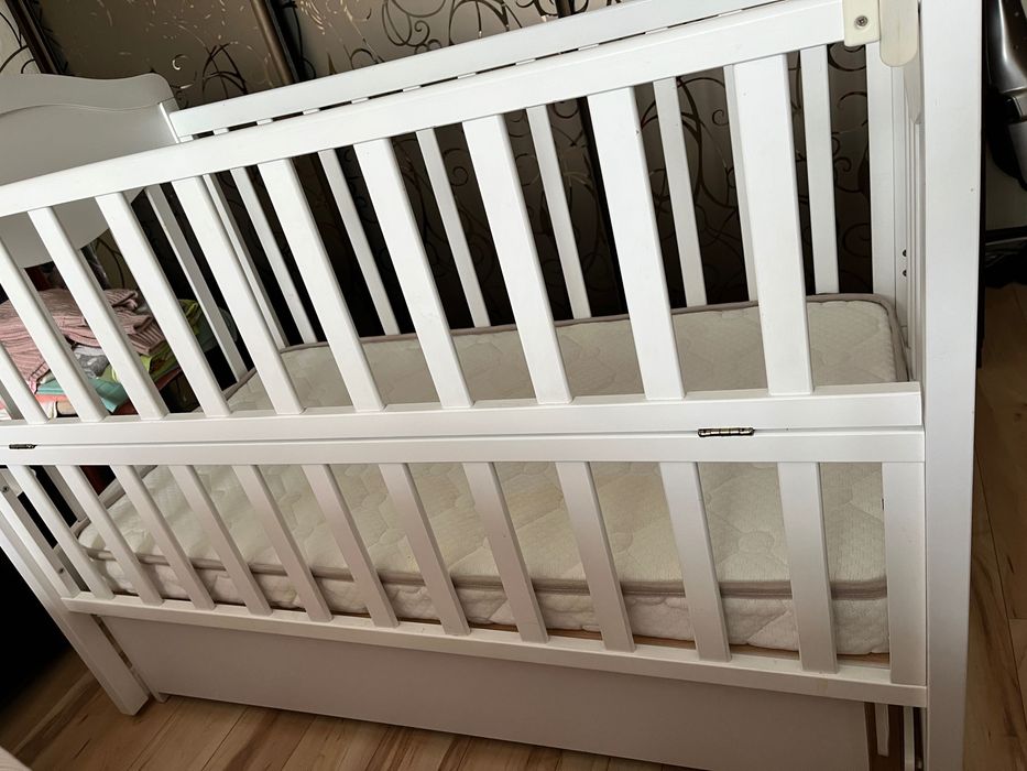 Дитяче ліжко з матрацом