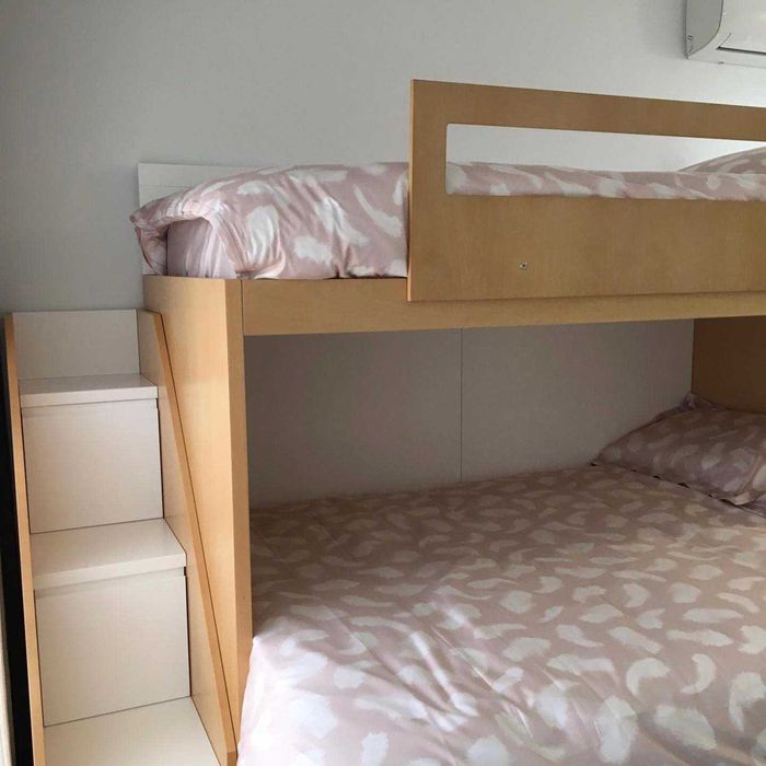 Beliche com cama casal + cama solteiro+ diversa arrumação