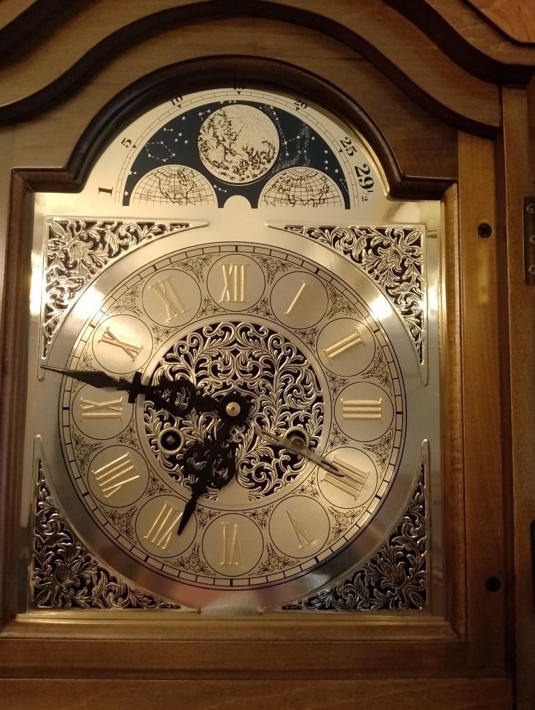 Zegar z fazami księżyca
Dyzy