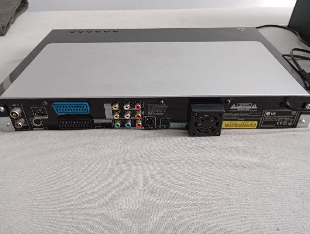 Zestaw kina domowego z nagrywarką HDD/DVD (LG)
