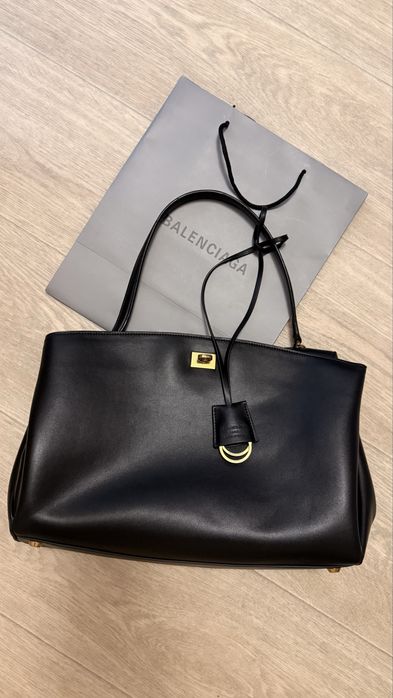 Чорна шкіряна сумка Balenciaga Medium 33 /23/12 см