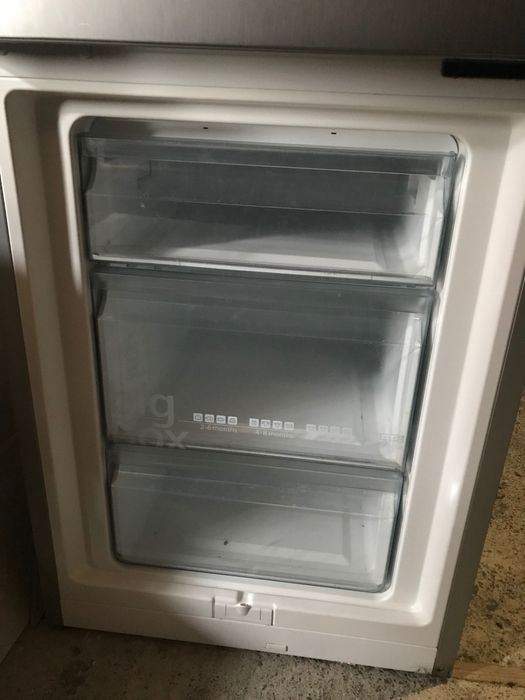 Шухляди та полки до холодильника Siemens , Bosh