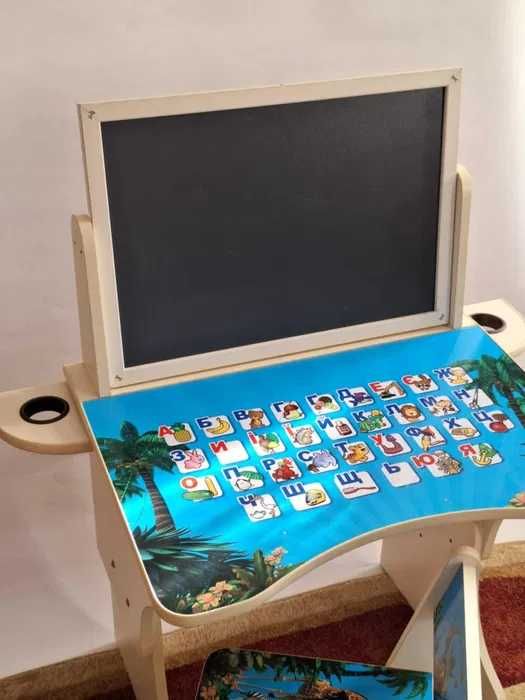 Дитяча парта-стіл з мольбертом «Мадагаскар» і регульованим стільцем