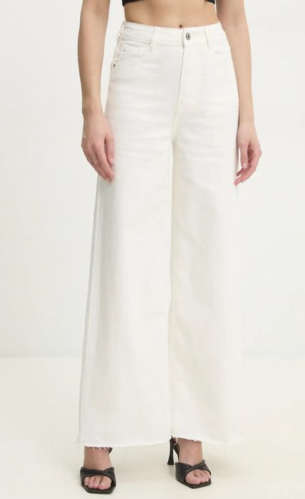 Джинси білі широкого крою розмір М