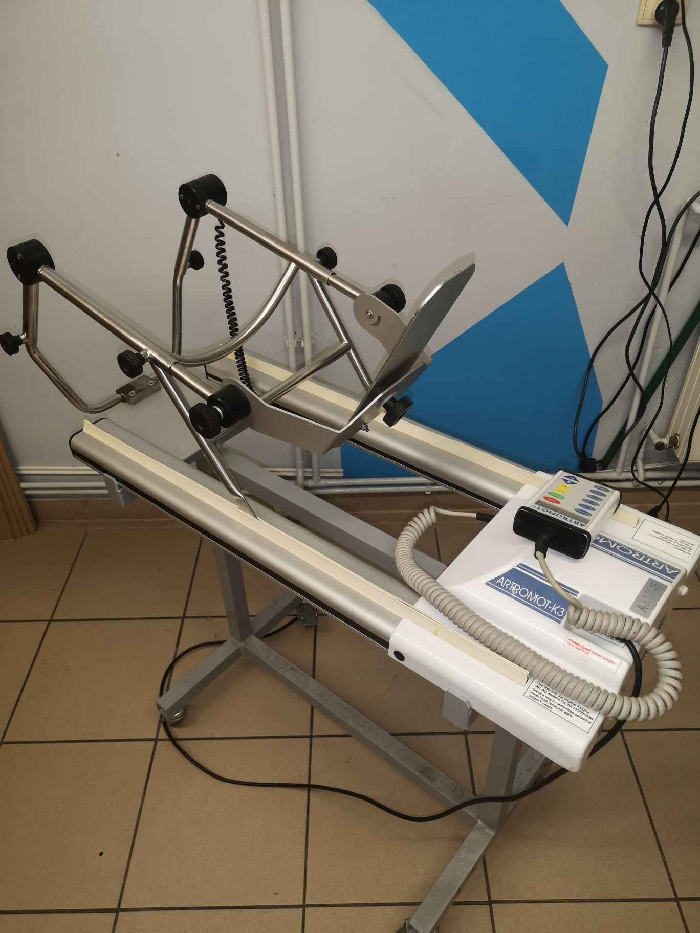 Szyna CPM Artromot K3 do rehabilitacji stawu kolanowego