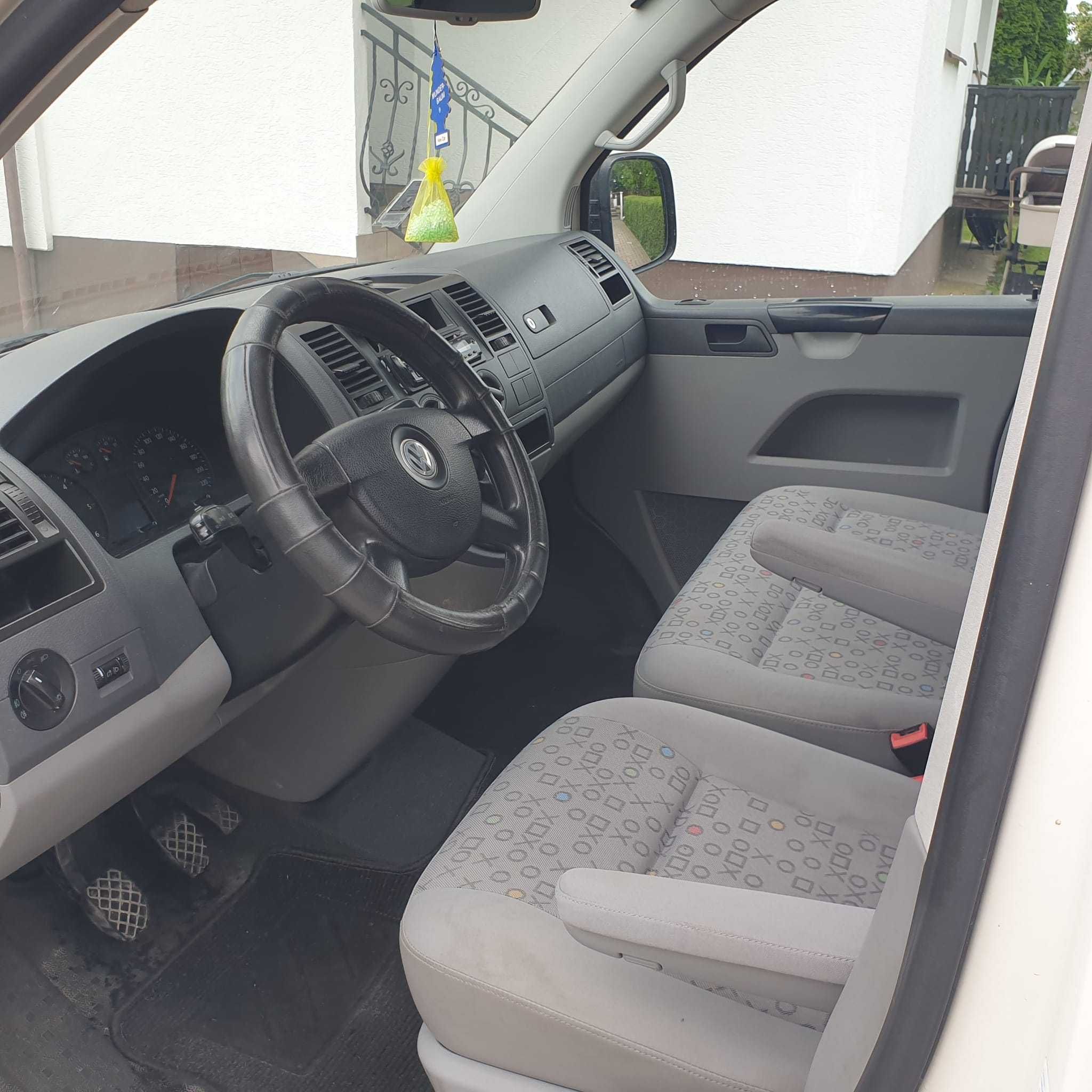 Volkswagen T5 z 2008 r.