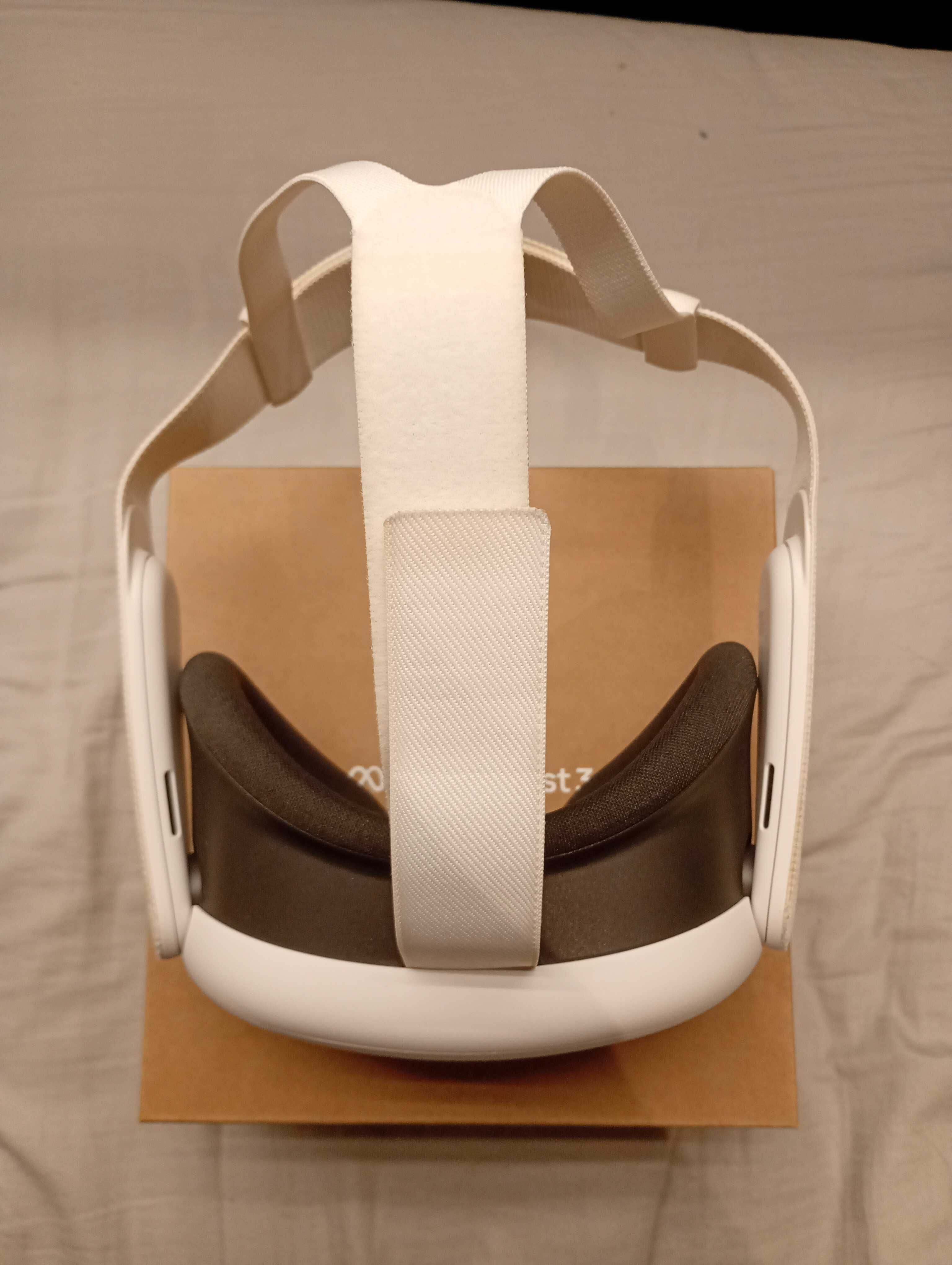 Oculus quest 3.Używany w idealnym stanie.Darmowe akcesoria