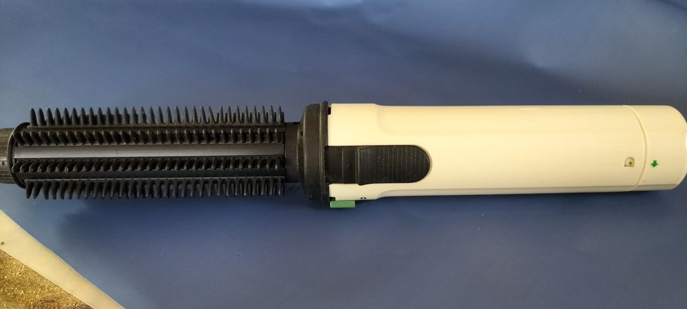 Беспроводная плойка Braun.Для завивки волос.
Заправляется газом.