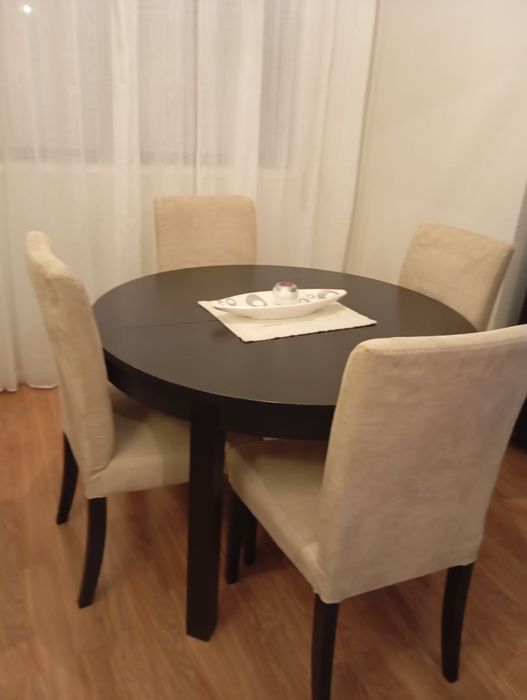 Mesa extensível e 4 cadeiras