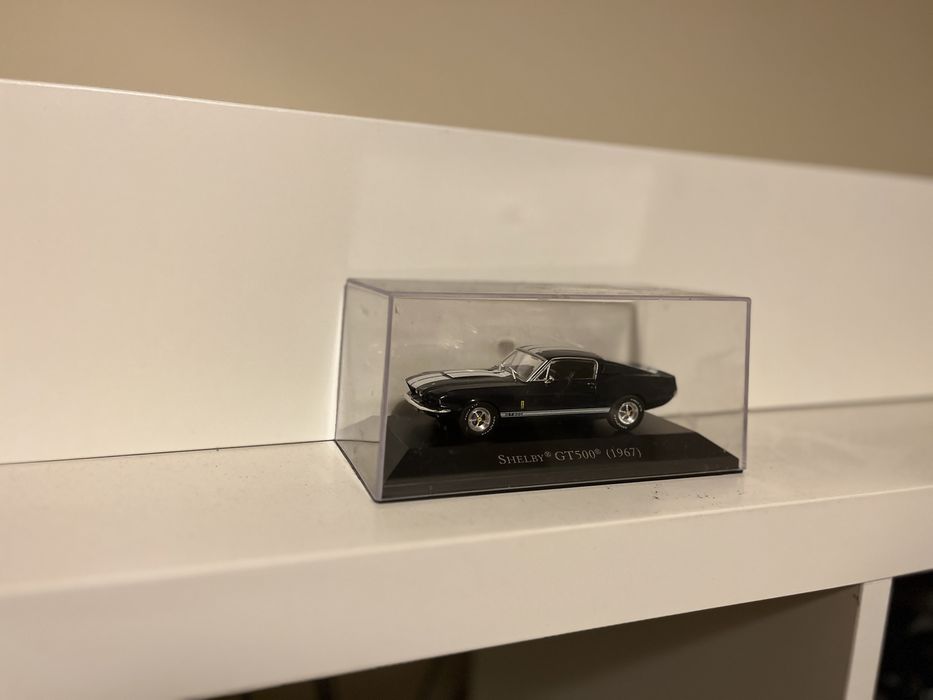 Shelby Mustang GT500 do ano 1 9 6 7 na escala 1:43