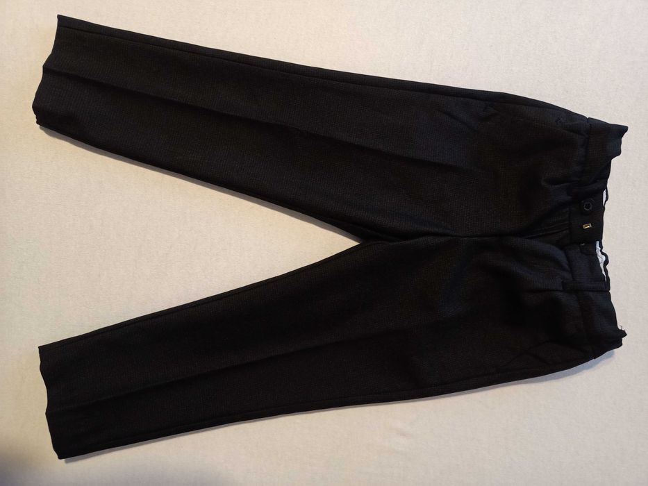 Eleganckie czarne spodnie garniturowe r. 98 cool club