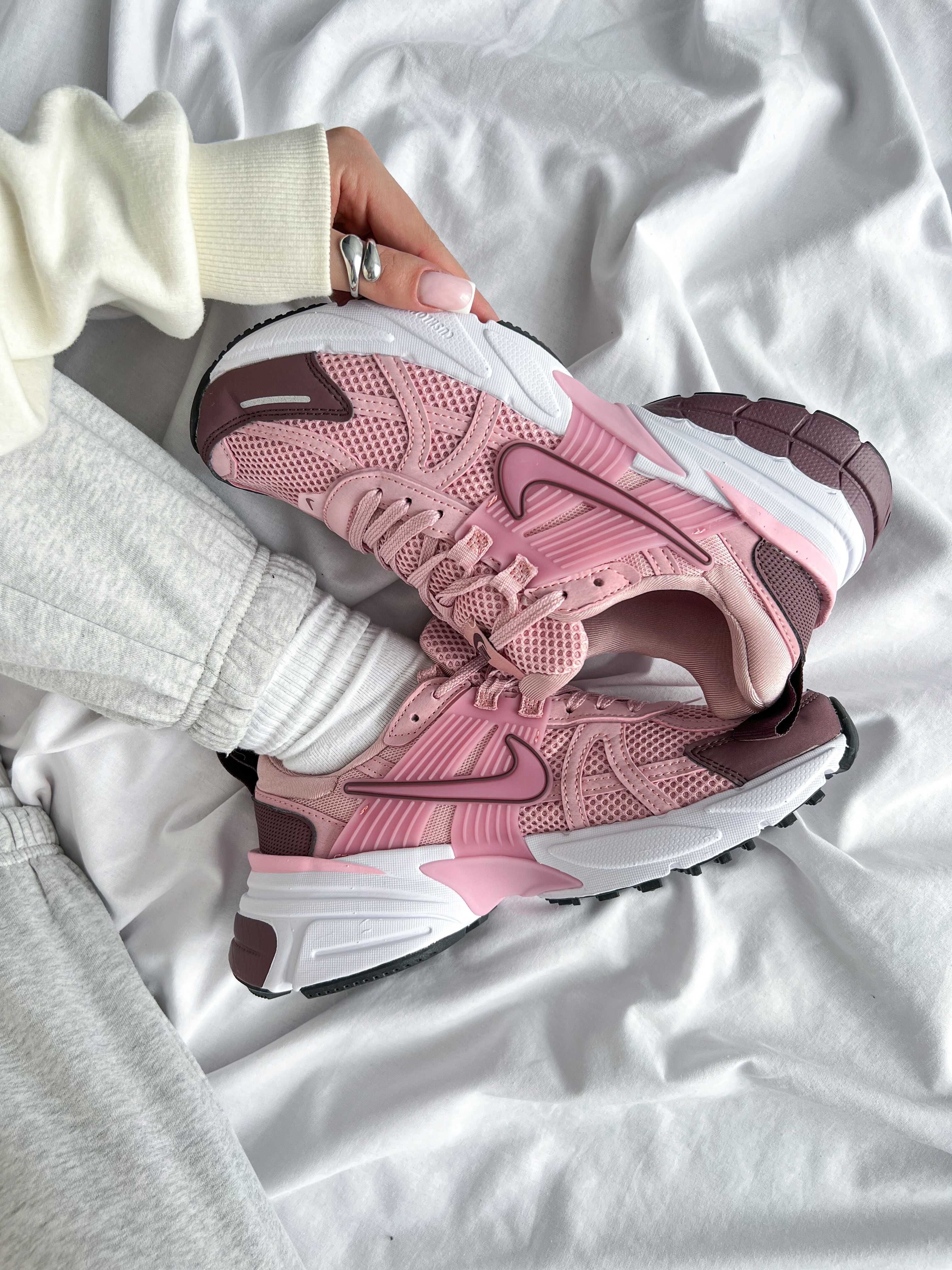 кросівки жіночі Nike V2K  pink