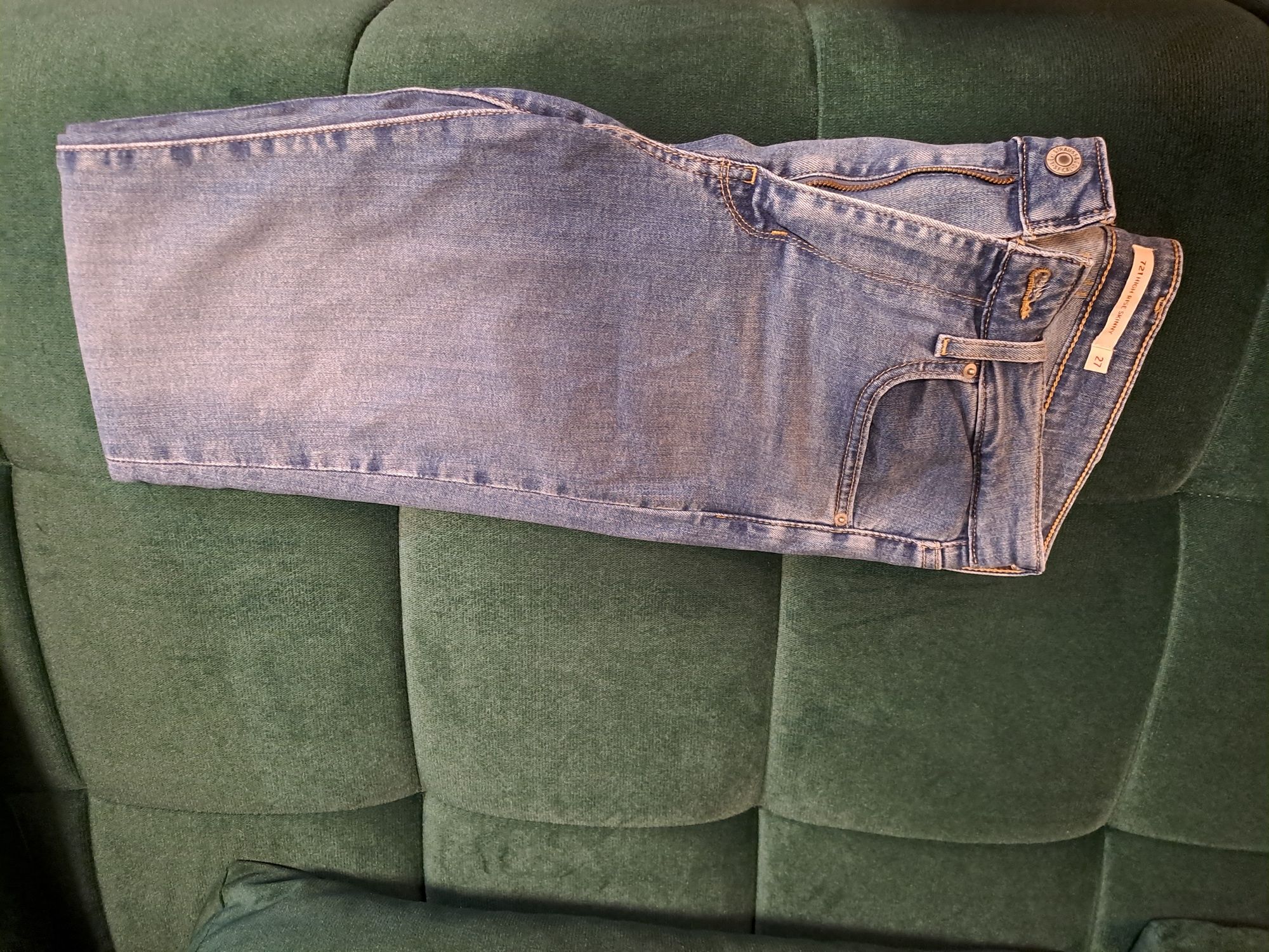 Levis jeansy 721