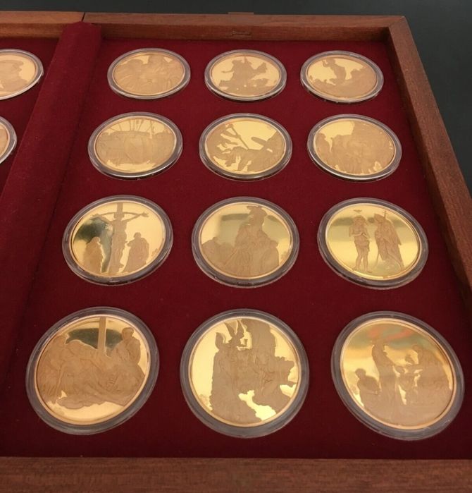 Coleção 24 medalhas banhadas a ouro, da vida de Jesus Cristo