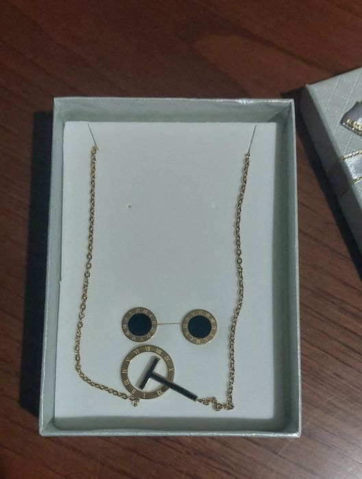 Conjunto brincos e colar