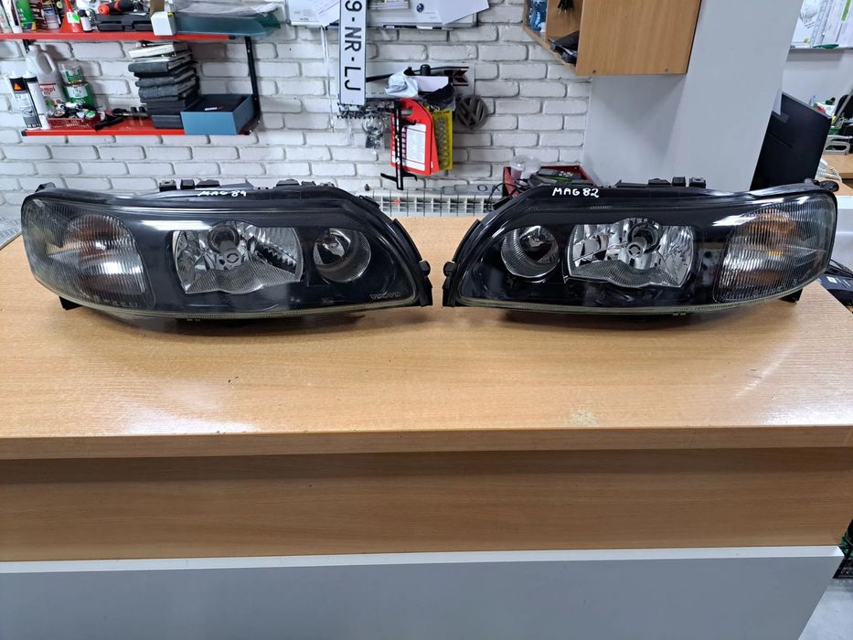 Volvo S60 V70 XC70 LAMPA PRZEDNIA XENON EUROPA PRAWA LEWA PRZEDLIFT IDEALNE