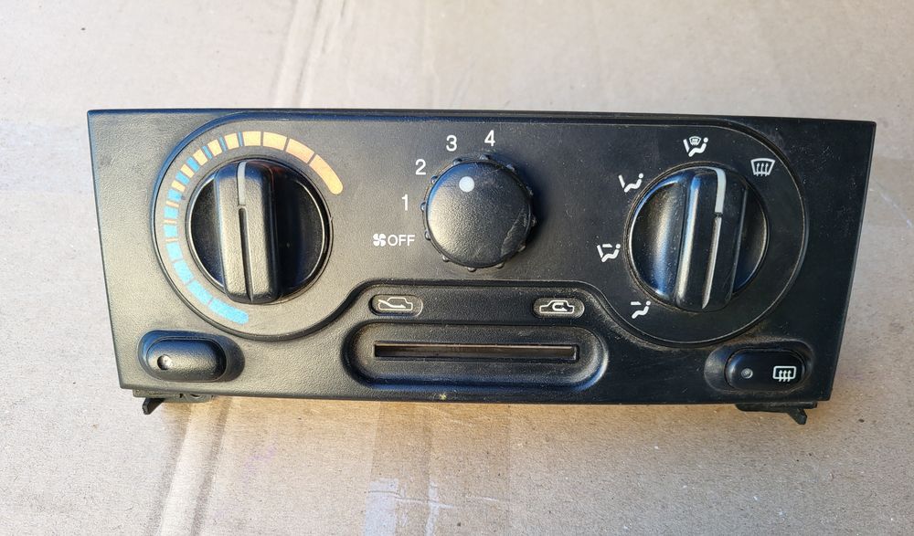 Продам подушку задню део Ланос, наконечник рул. тяги, приборную панель